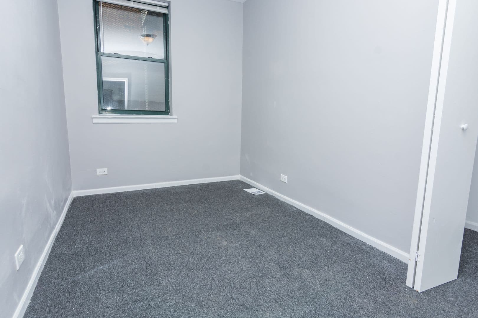 Chicago Apartment: 6125 S Indiana Ave