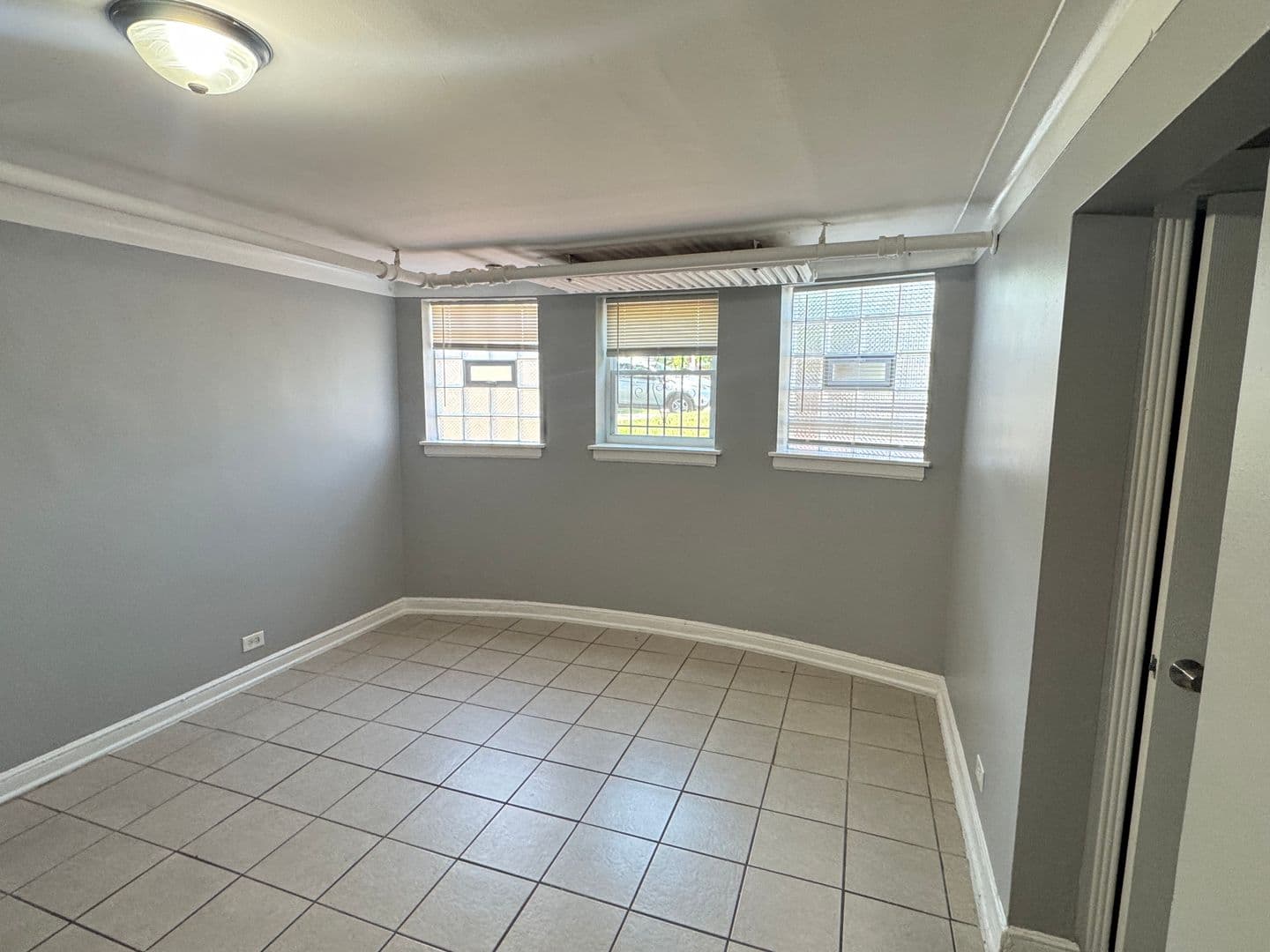 Chicago Apartment: 8055-59 S Merrill Ave