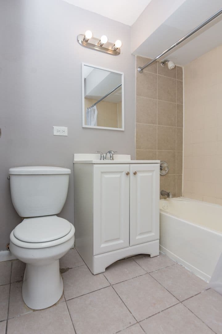 Chicago Apartment: 8223 S Exchange Ave