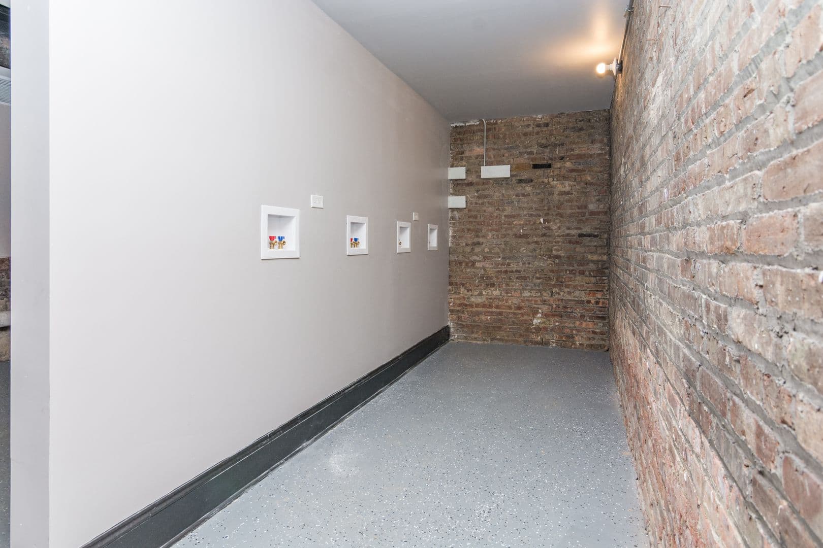 Chicago Apartment: 6700 S. Constance Ave