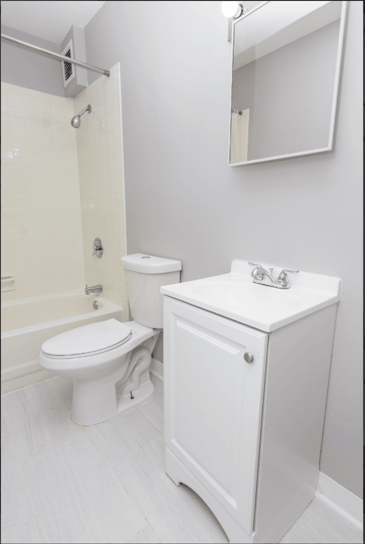 Chicago Apartment: 1962 E 71st Pl