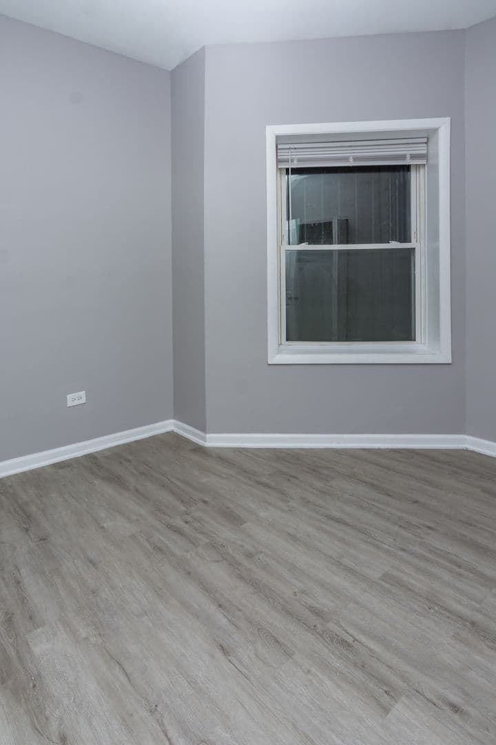 Chicago Apartment: 5334 W Madison Ave
