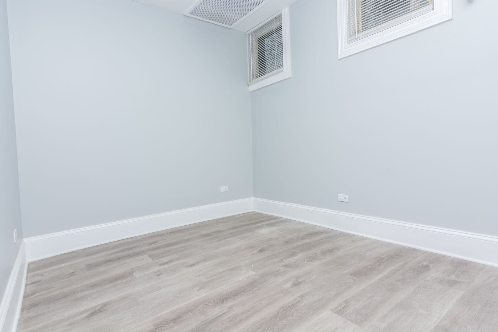 Chicago Apartment: 7750 S Muskegon Ave