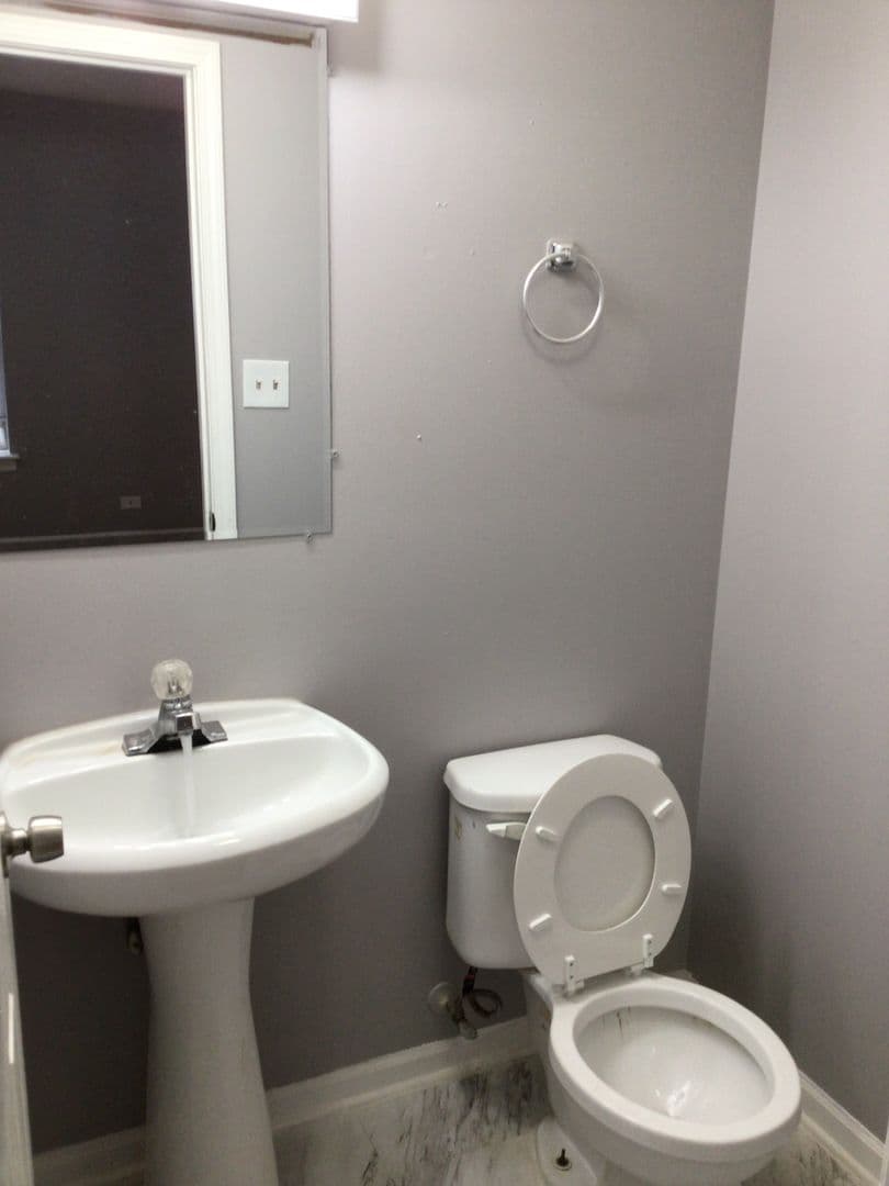 Chicago Apartment: 7020 S Cregier Ave