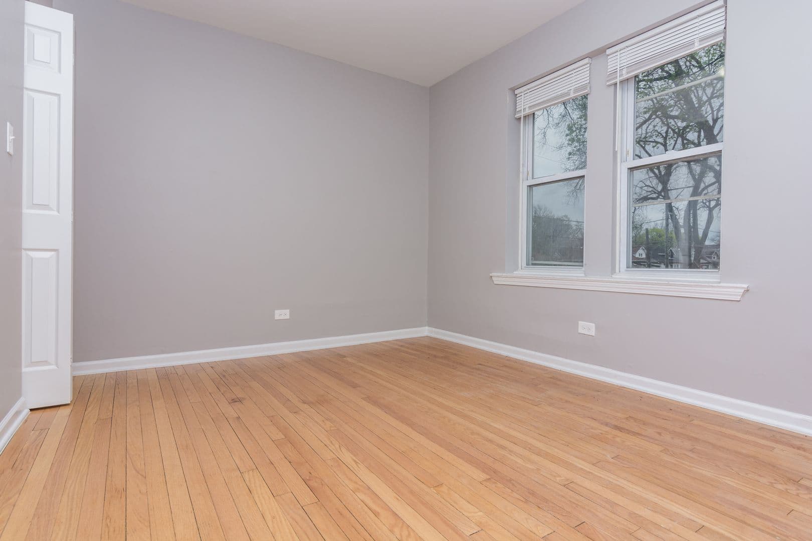 Chicago Apartment: 1131 E 79th Pl