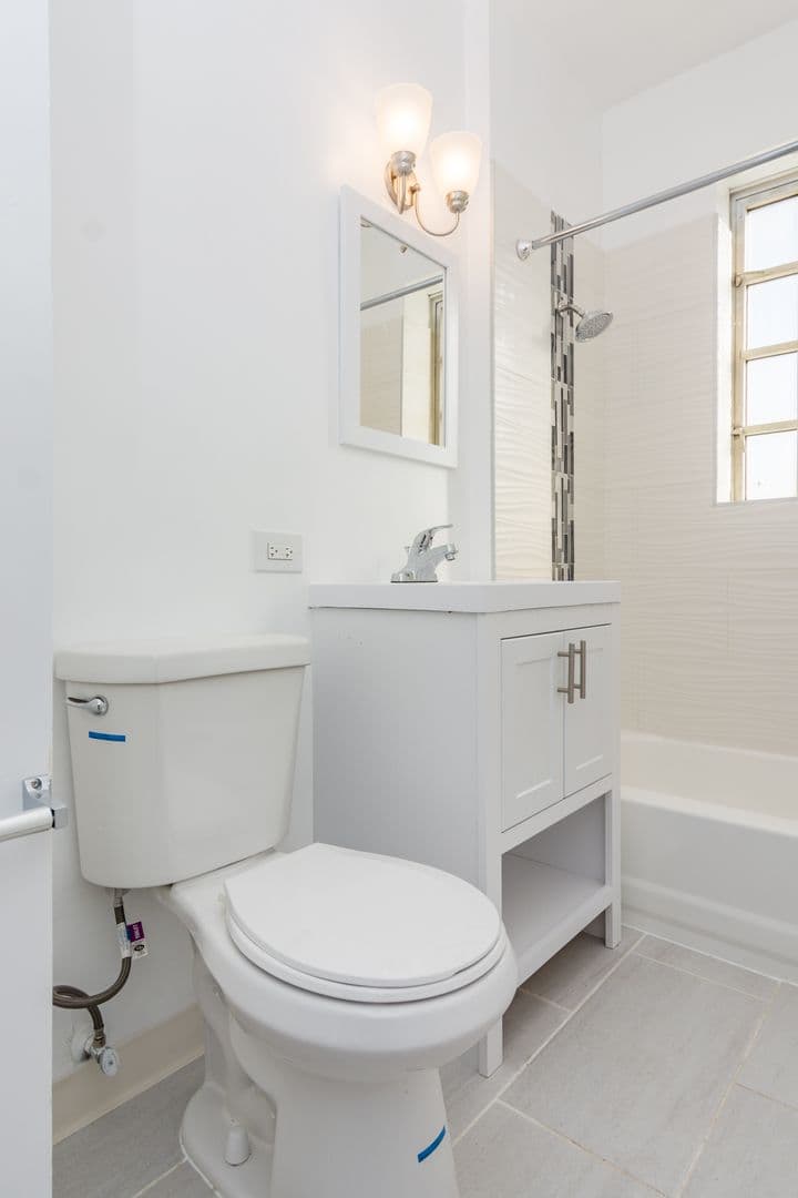 Chicago Apartment: 7144 S Jeffery Blvd