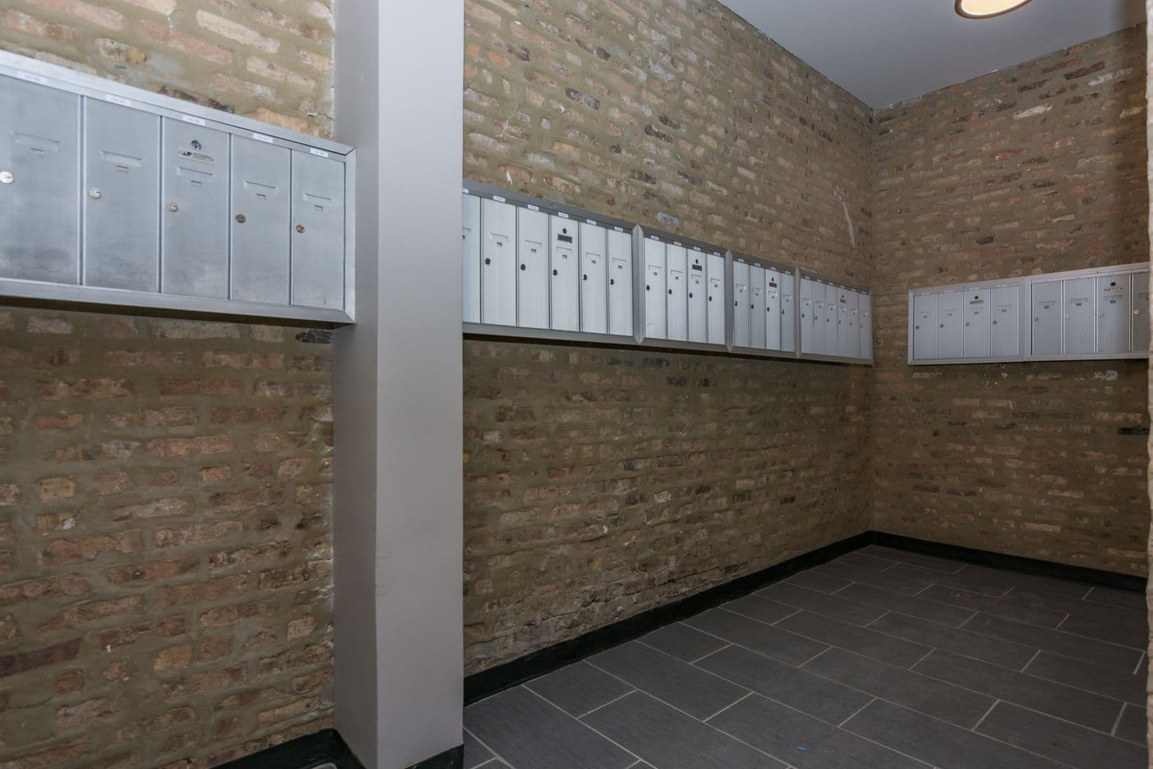 Chicago Apartment: 735 W Garfield Blvd