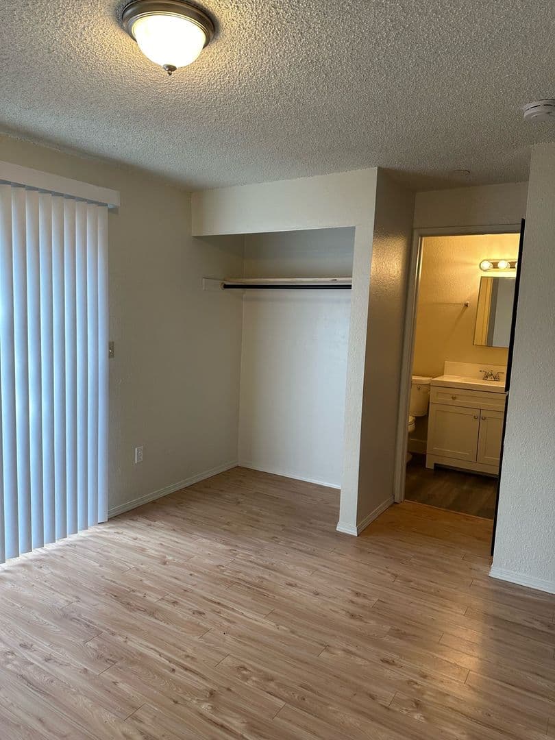 Lakewood Apartment: 10606 Kline Street SW