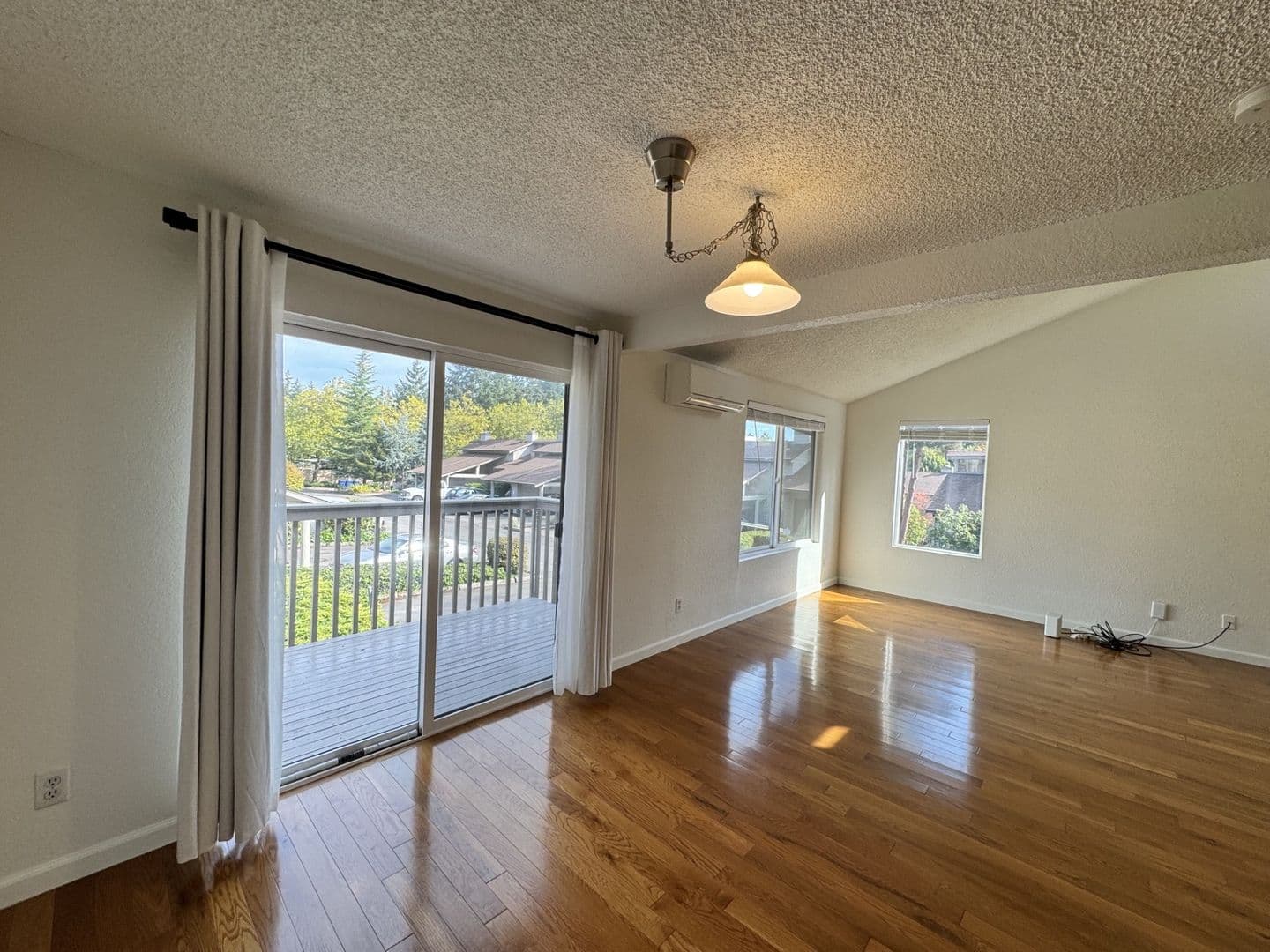 Bellevue Townhome: 14649 NE 35th St