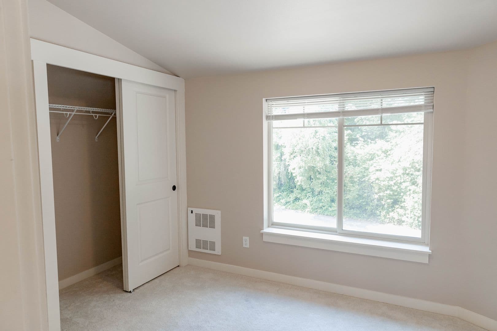 Seattle Townhome: 10700 24th Ave. NE # E