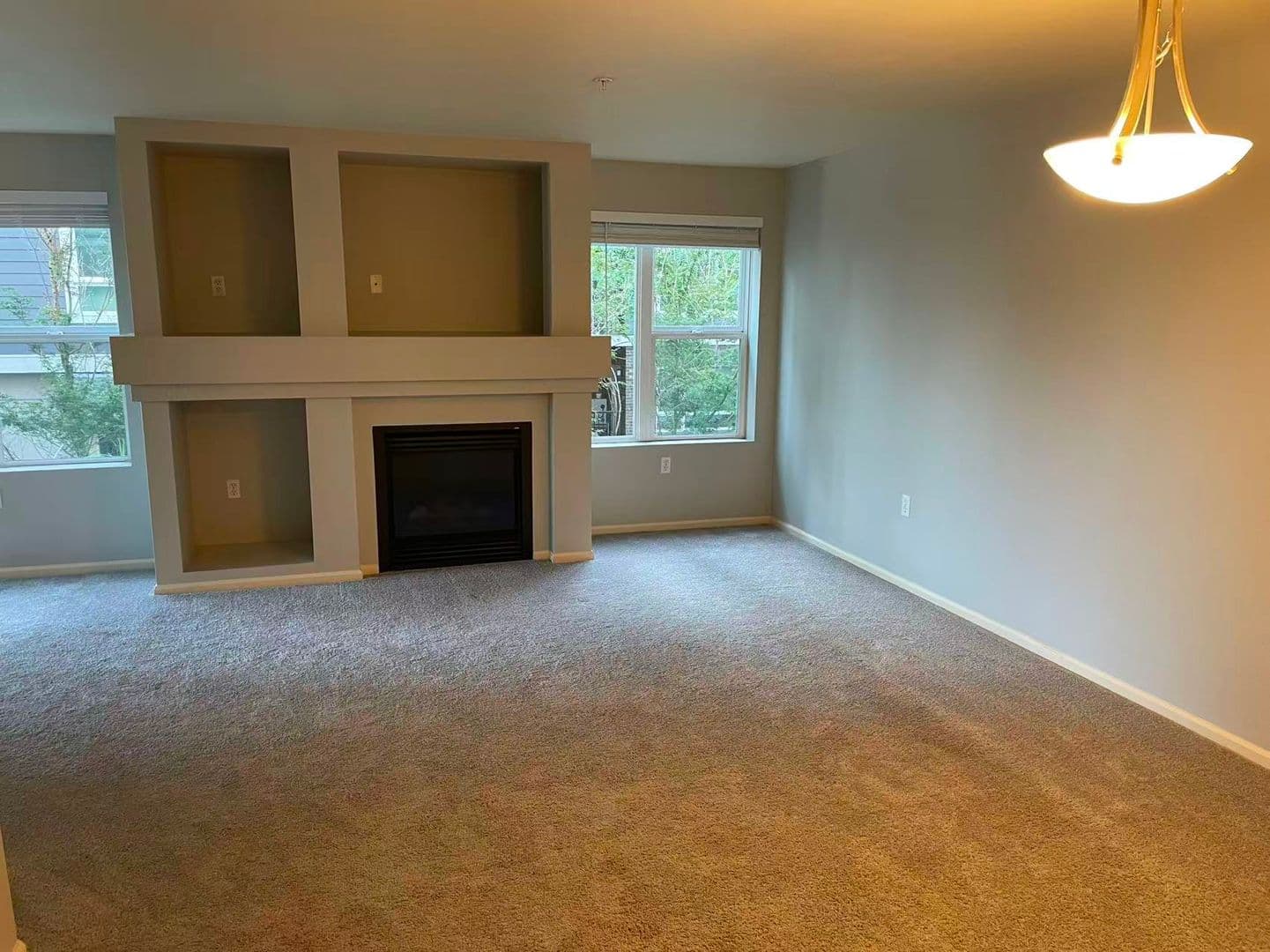 Seattle Condo: 4343 Roosevelt Way NE, #304