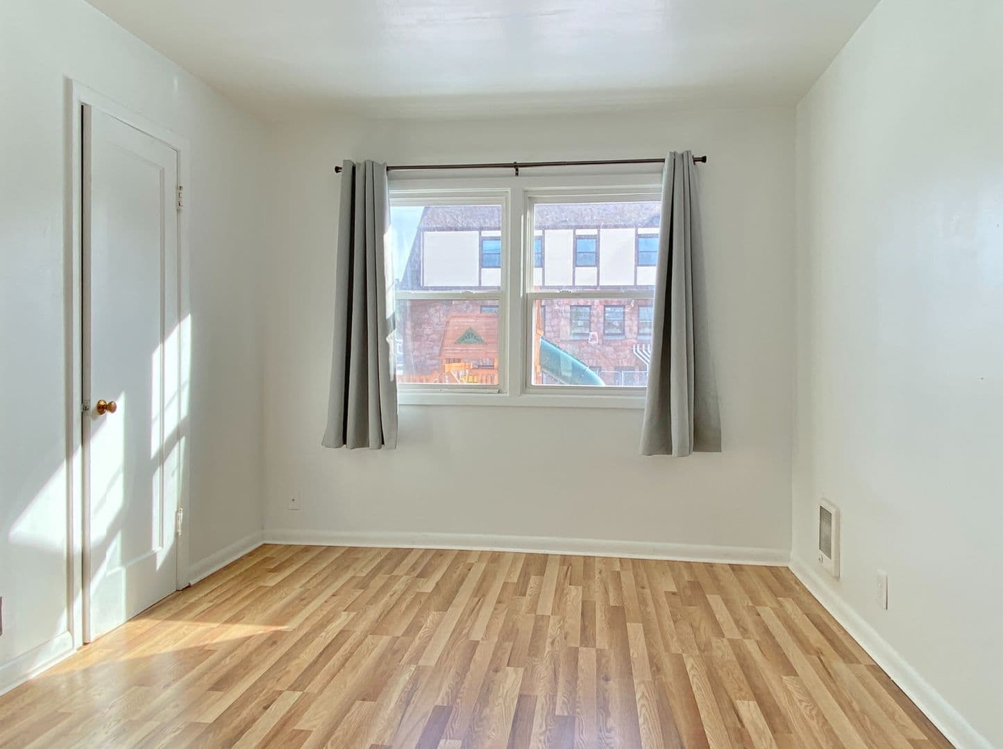 The Dalles Apartment: 906 Union St