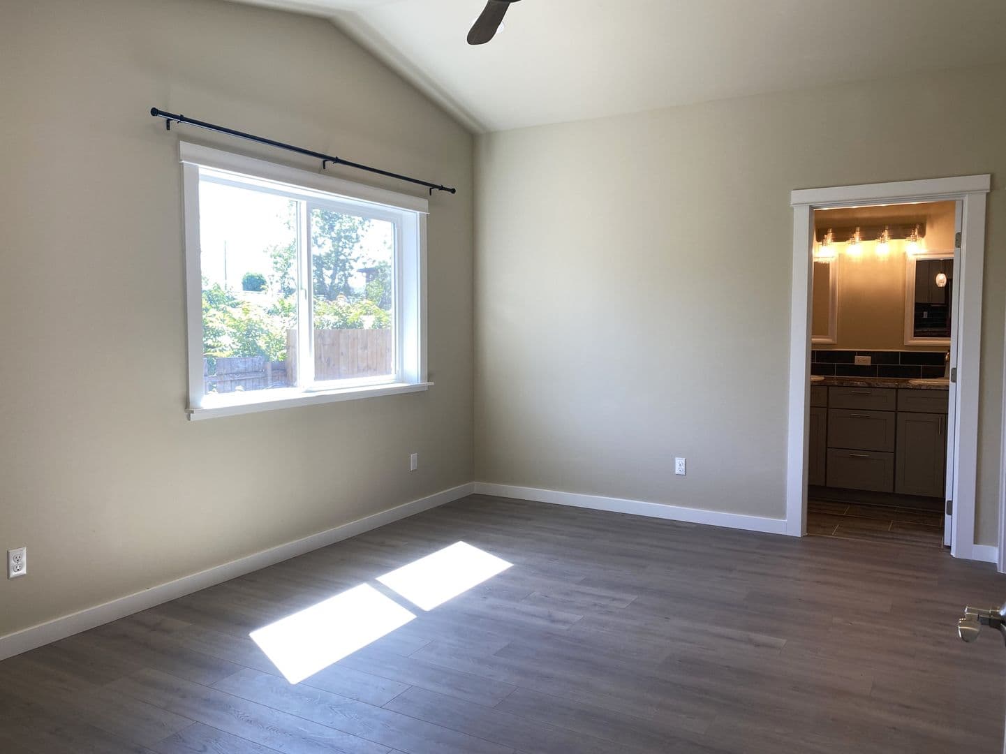 Dallesport House: 326 Lolly Lane