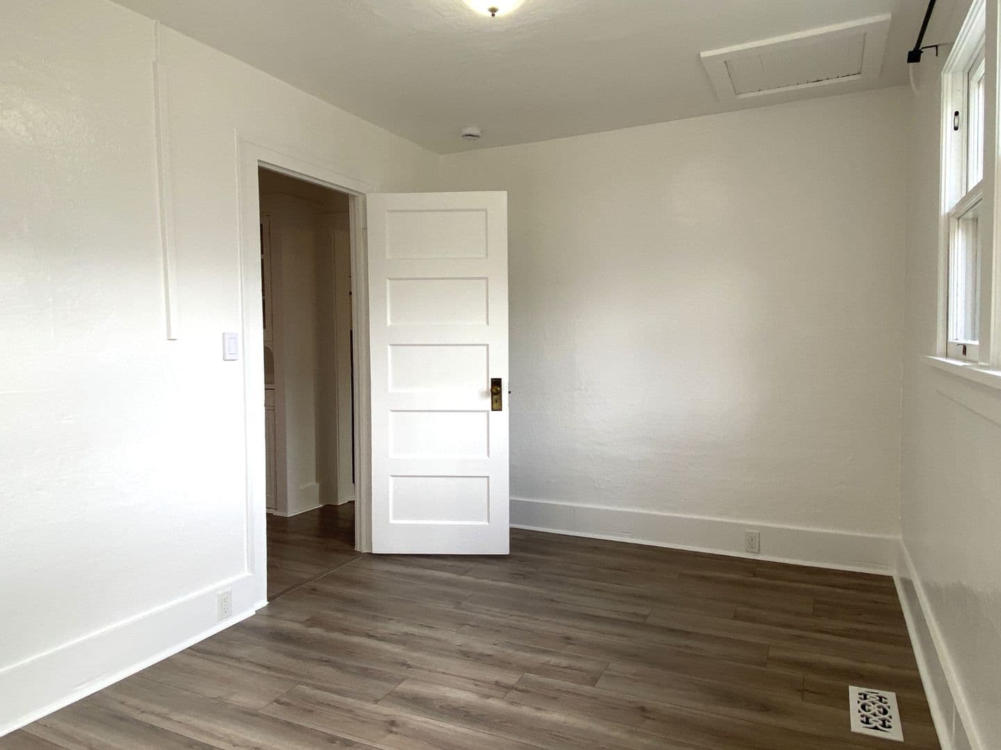 The Dalles House: 1222 E 8th St