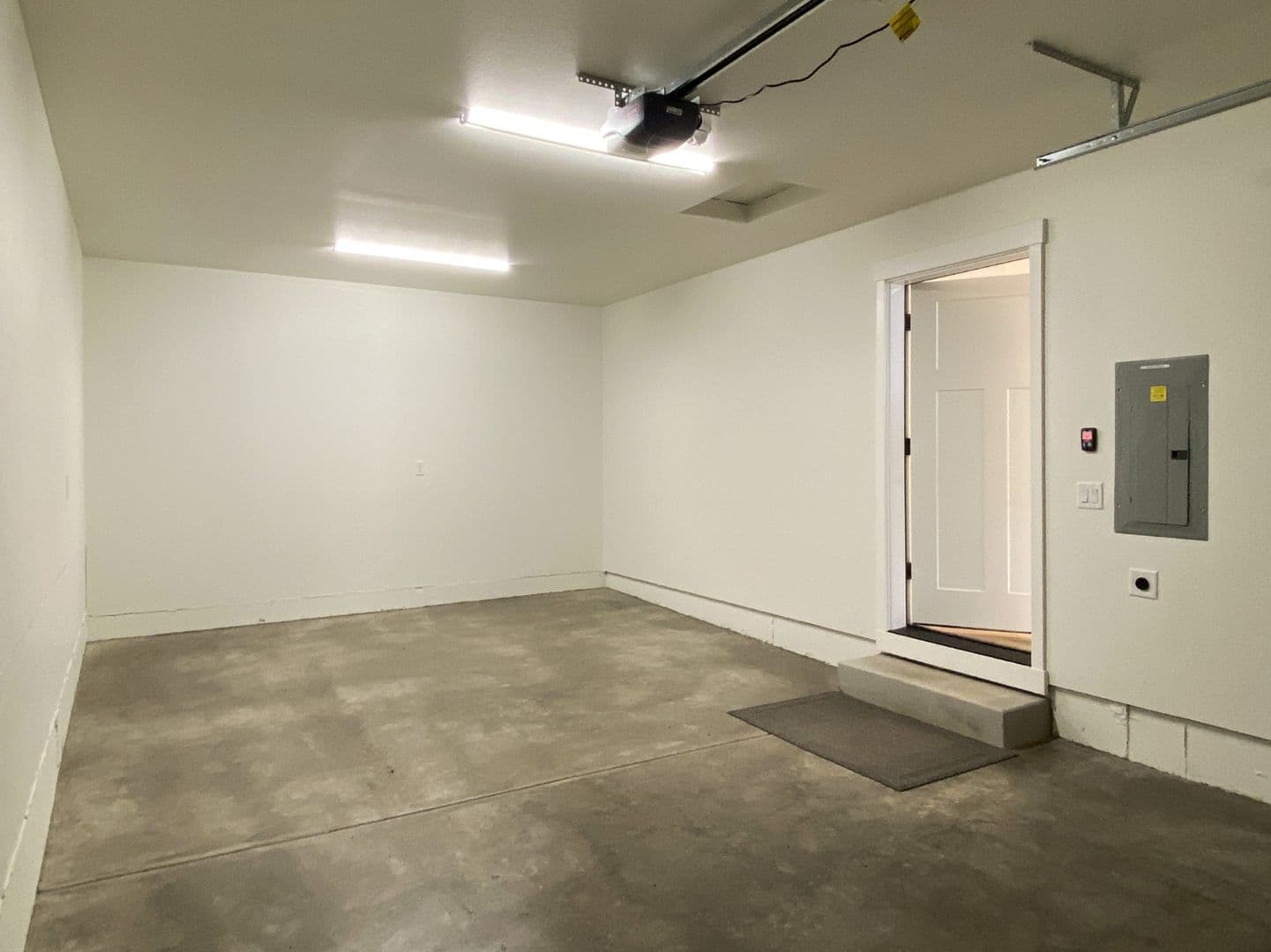 Carson House: 331 Glur Rd