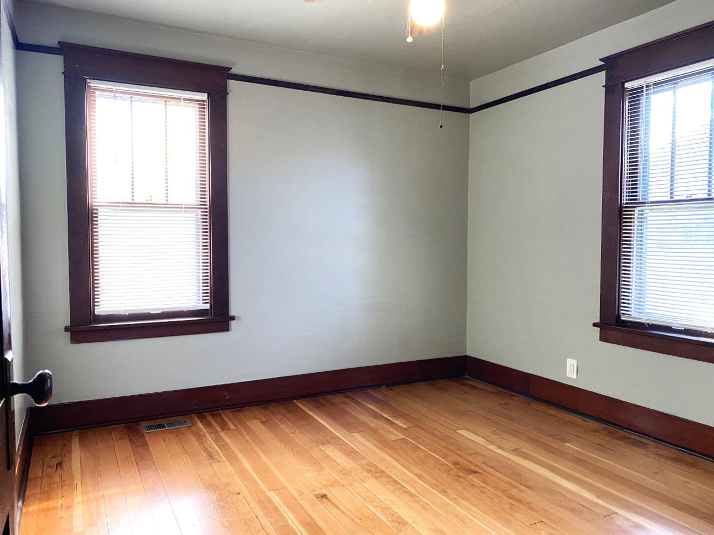 The Dalles House: 604 W 11th St