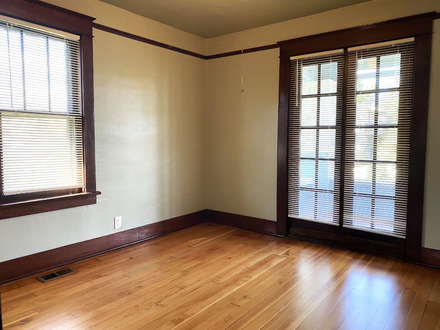 The Dalles House: 604 W 11th St