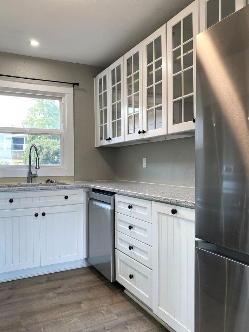 The Dalles House: 2207 E 10th St