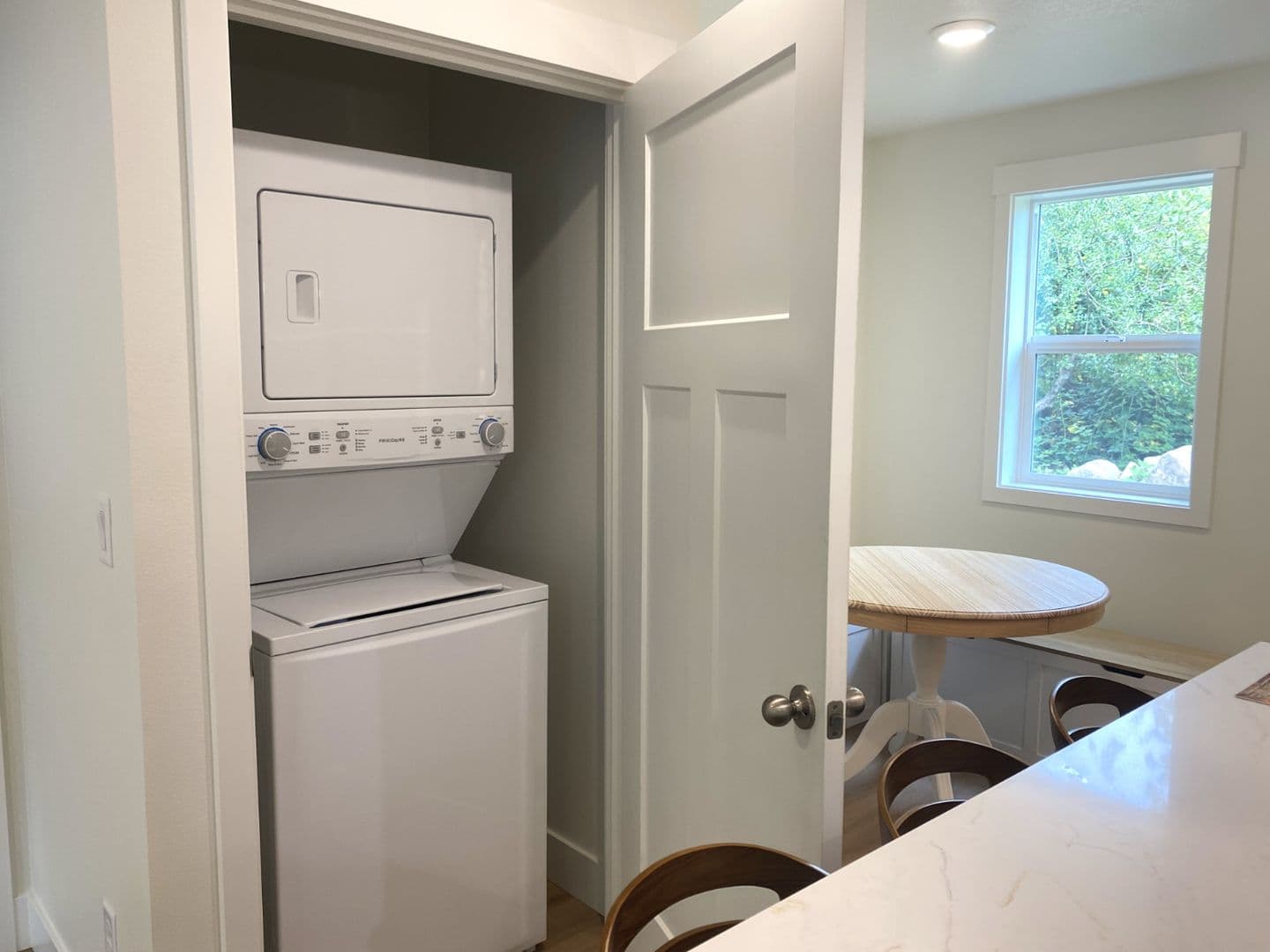 Carson House: 331 Glur Rd