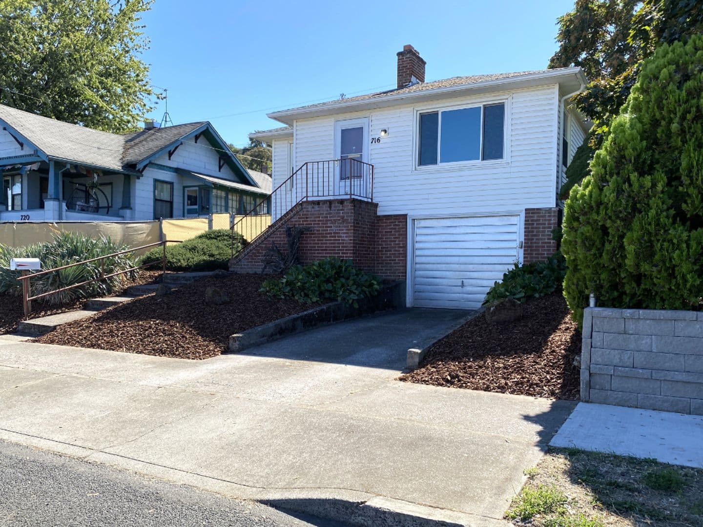 The Dalles House: 716 E 14th St