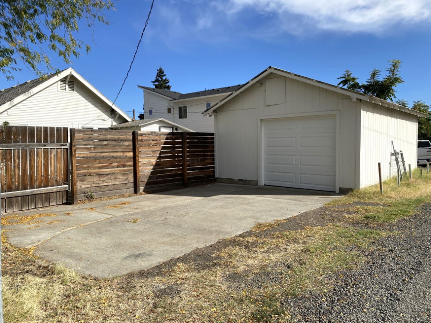 The Dalles House: 1222 E 8th St