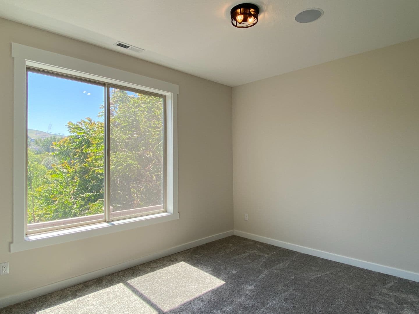The Dalles House: 112 Southshore Ave
