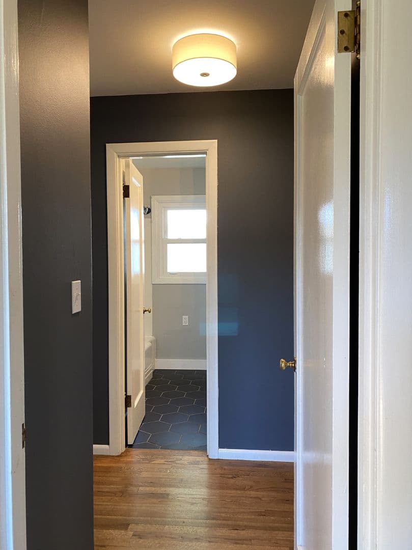 The Dalles House: 716 E 14th St