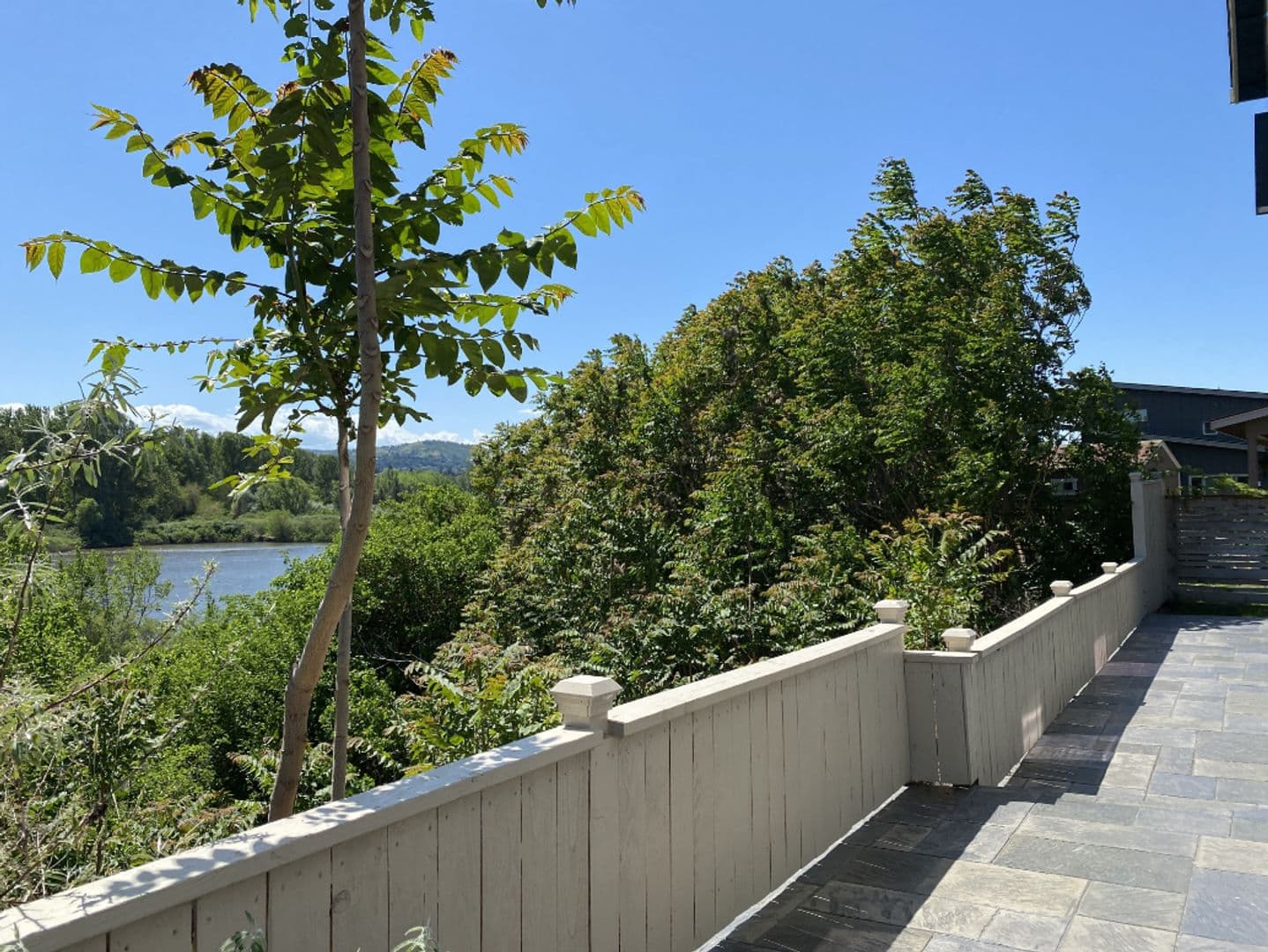 The Dalles House: 112 Southshore Ave