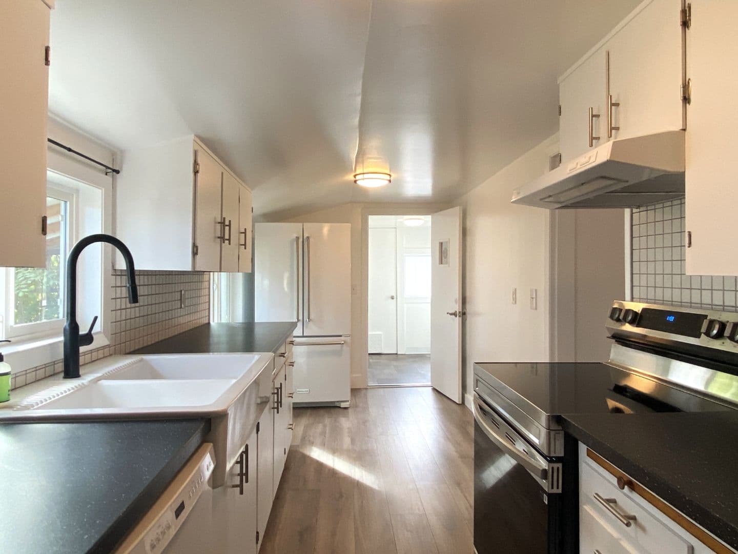 The Dalles House: 1222 E 8th St