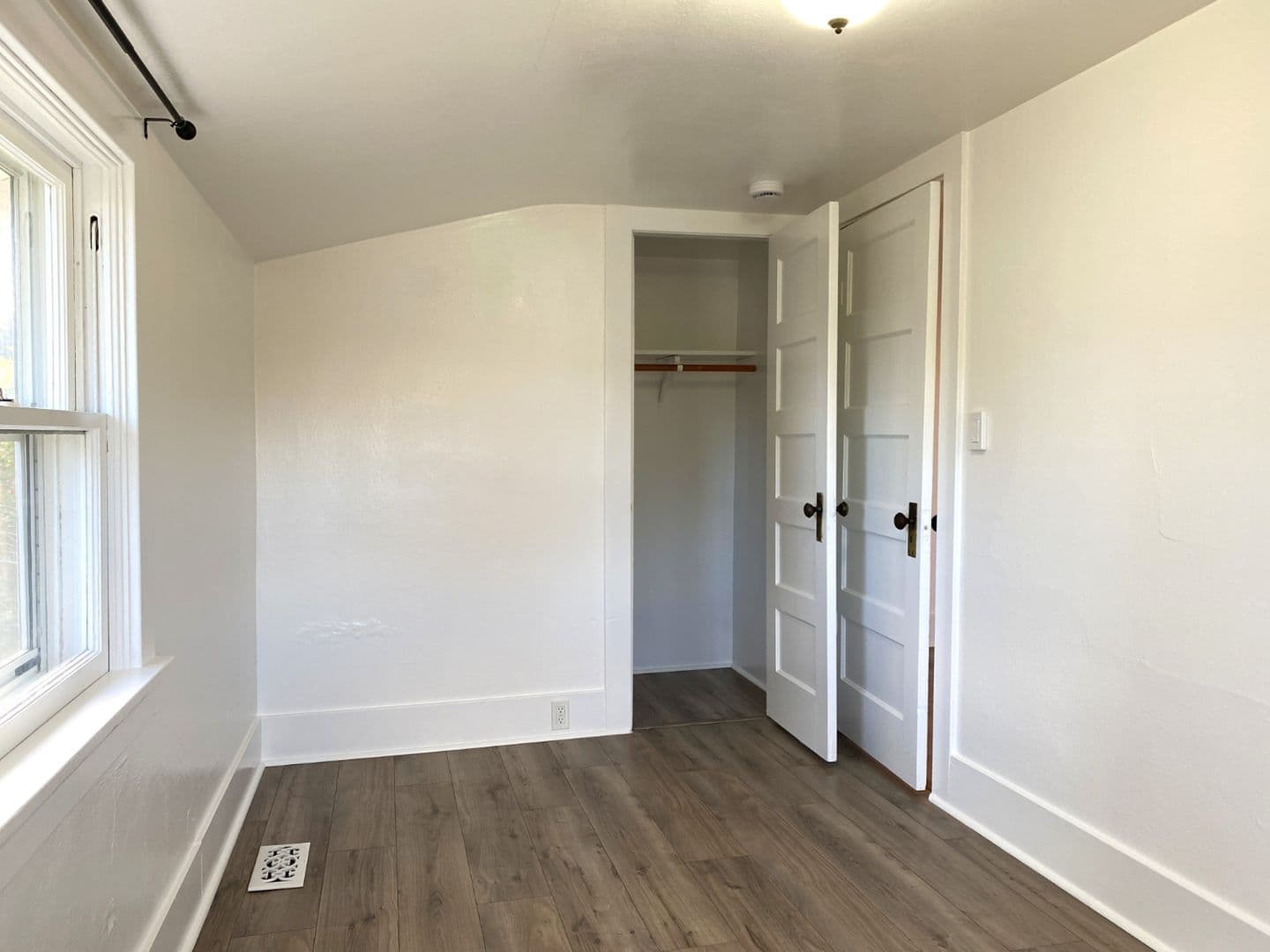 The Dalles House: 1222 E 8th St