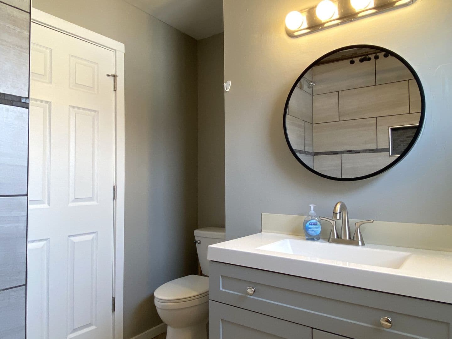 The Dalles House: 2207 E 10th St