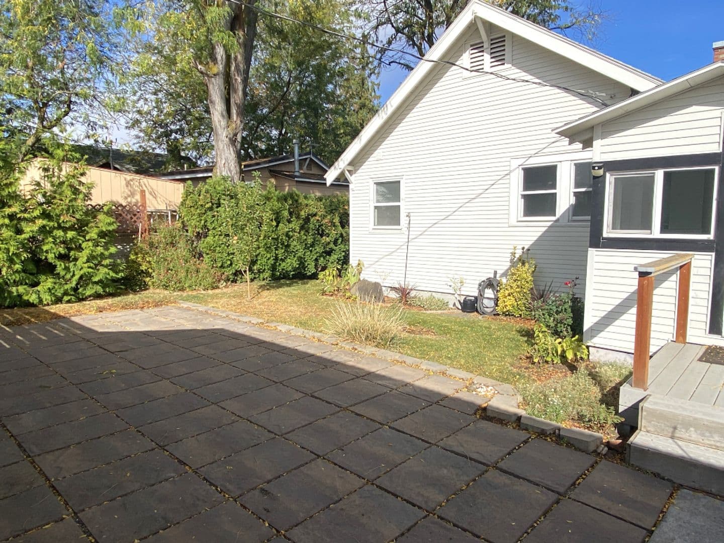 The Dalles House: 1222 E 8th St