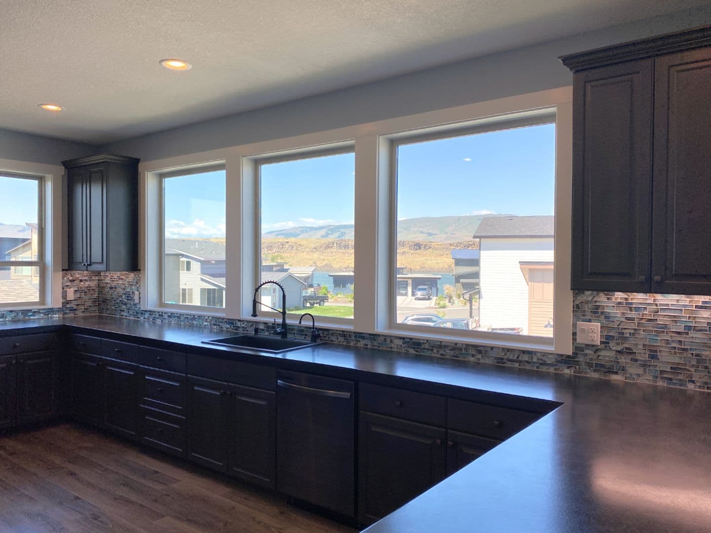 The Dalles House: 112 Southshore Ave