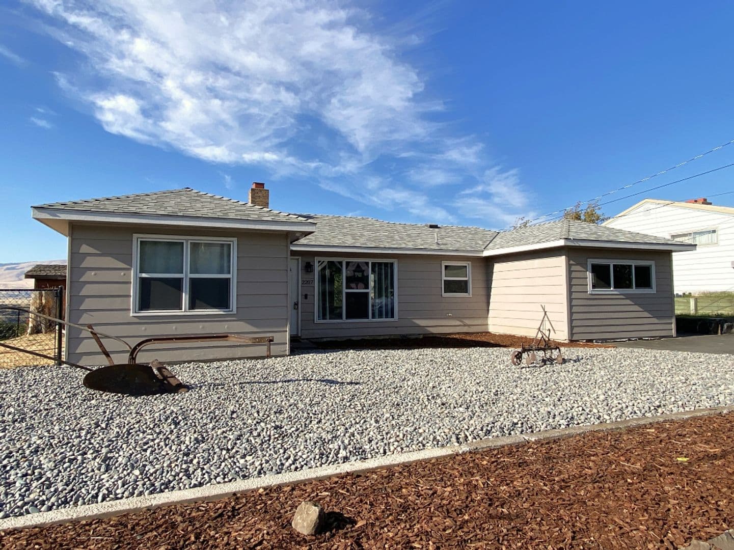The Dalles House: 2207 E 10th St