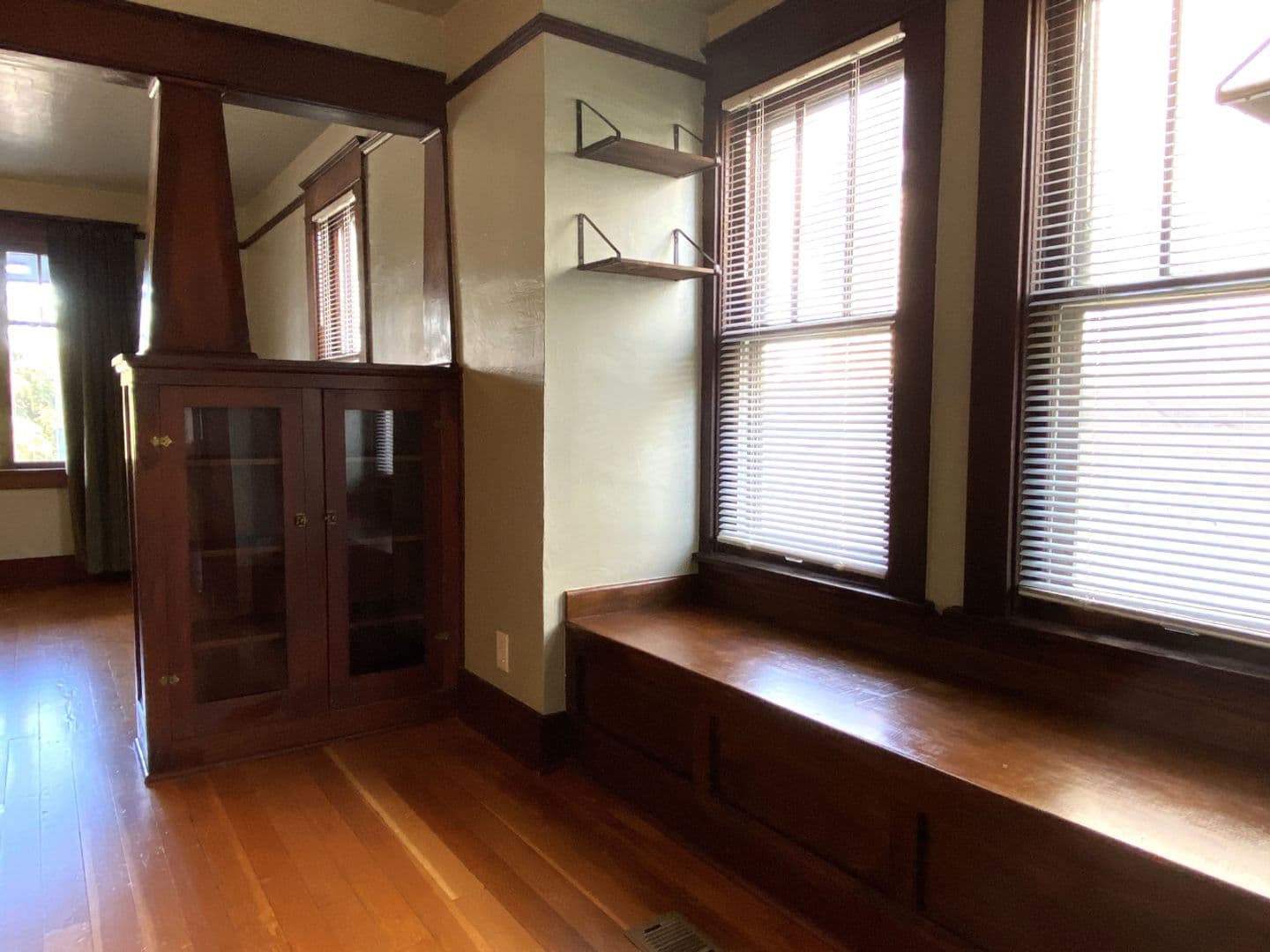 The Dalles House: 604 W 11th St
