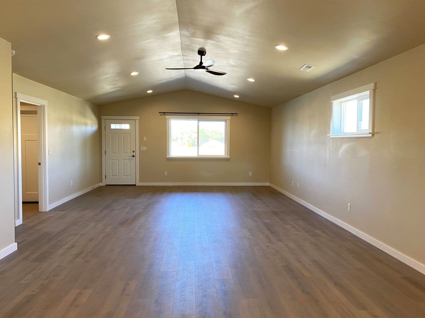 Dallesport House: 326 Lolly Lane