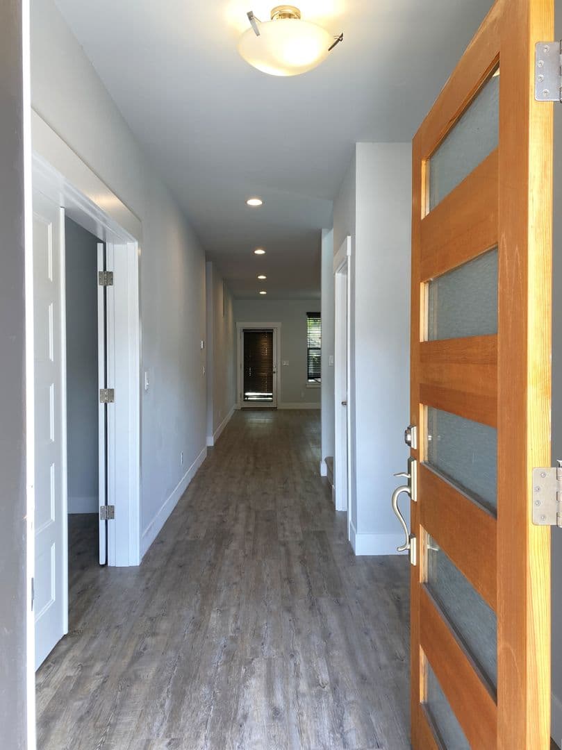 Hood River House: 1328 Wasco St.