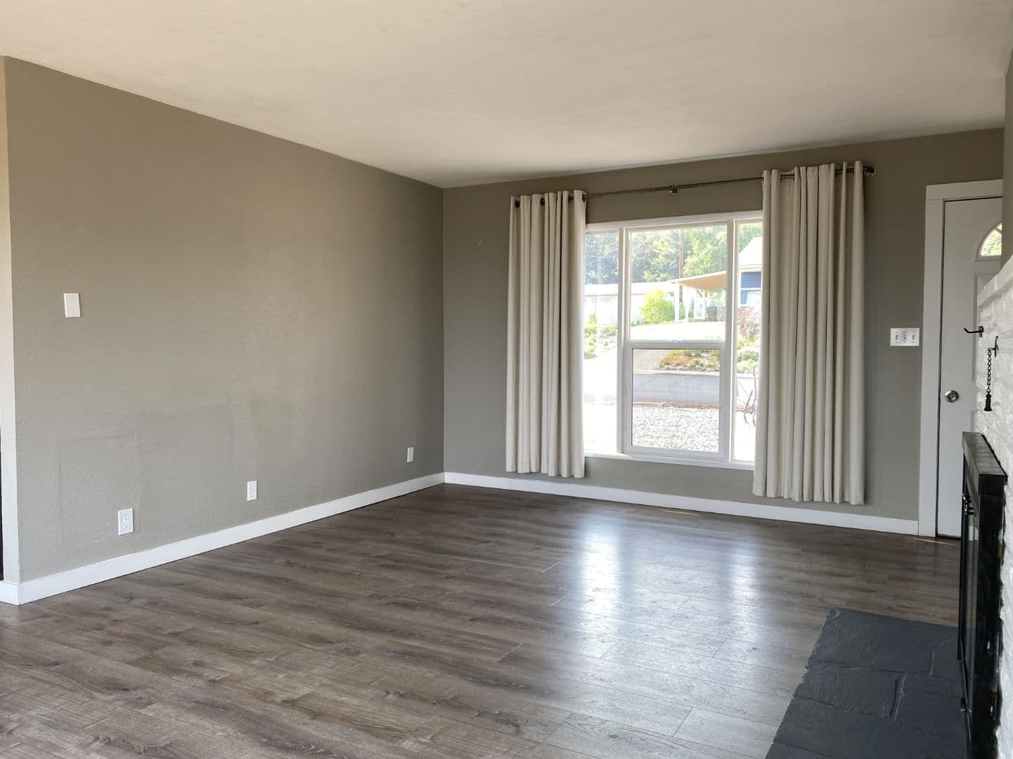 The Dalles House: 2207 E 10th St