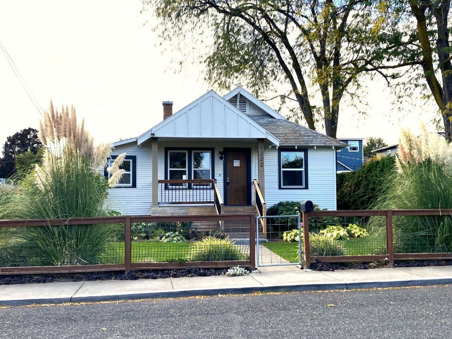 The Dalles House: 1222 E 8th St