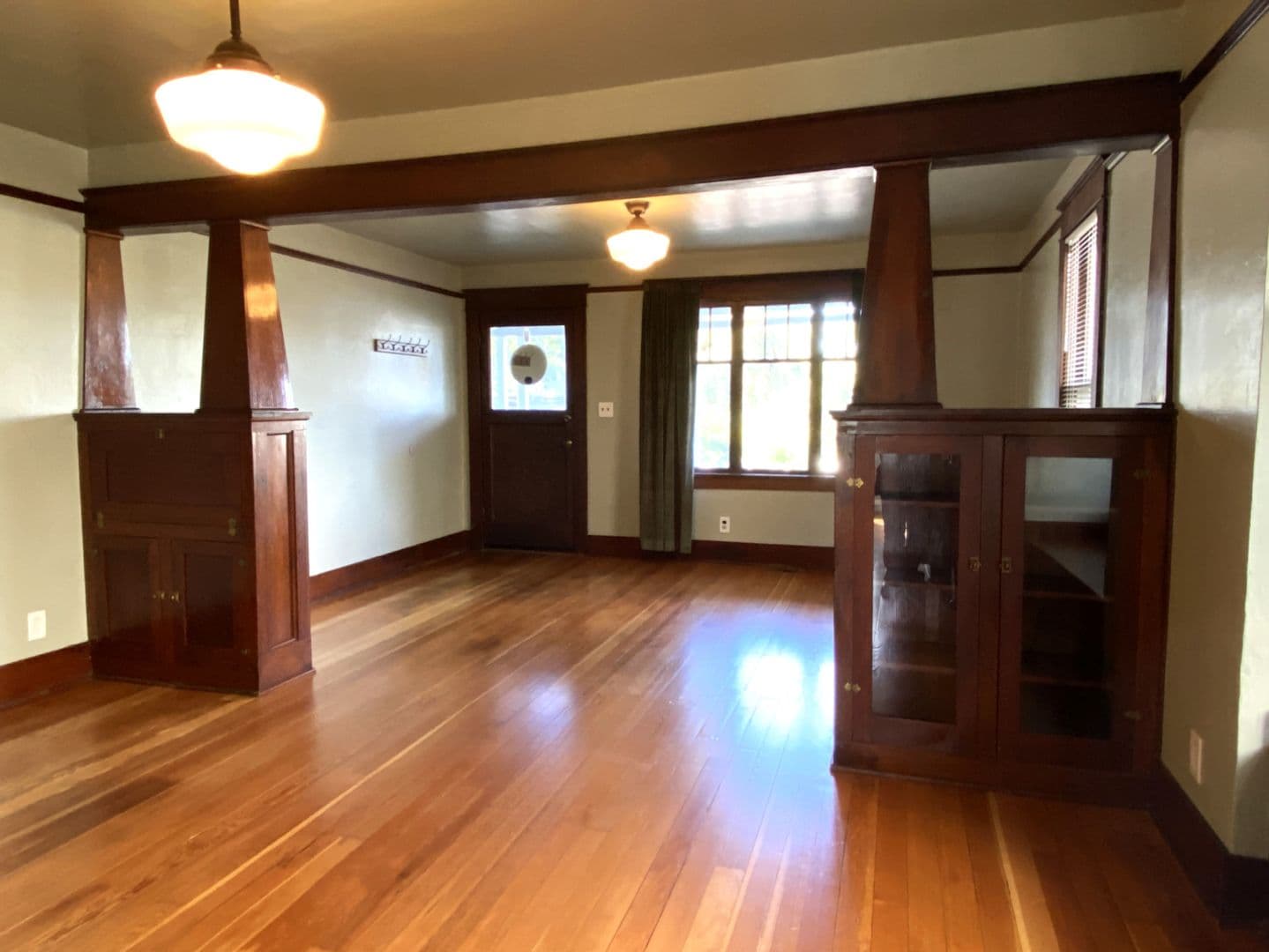The Dalles House: 604 W 11th St