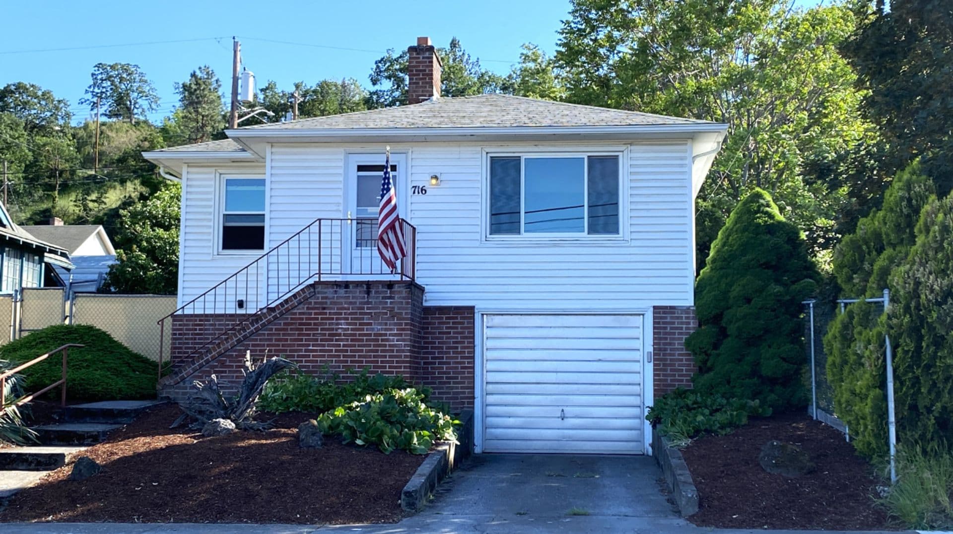 The Dalles House: 716 E 14th St