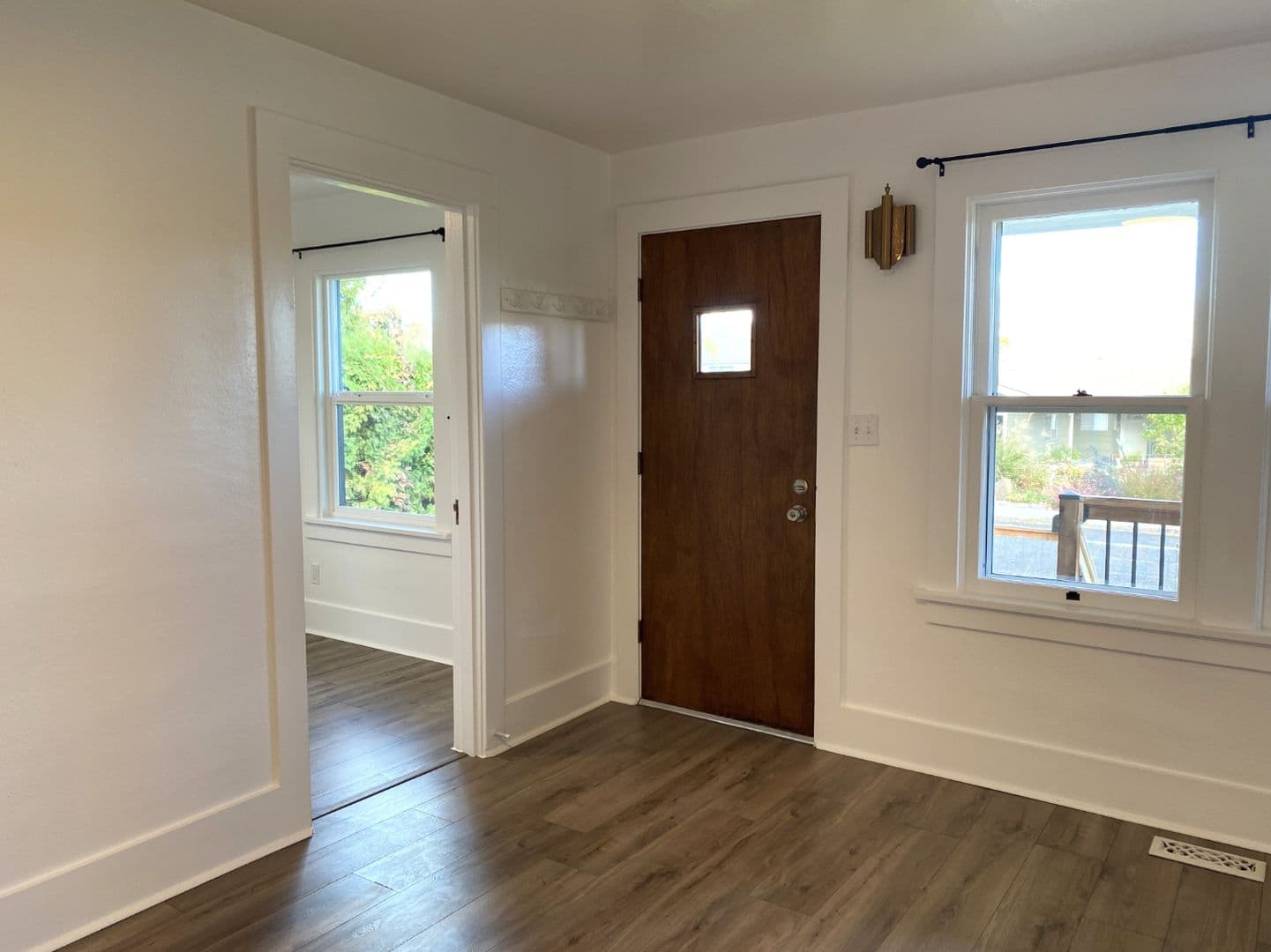 The Dalles House: 1222 E 8th St