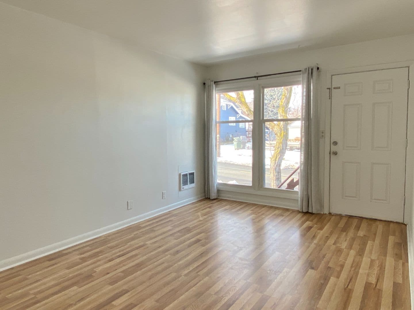 The Dalles Apartment: 906 Union St