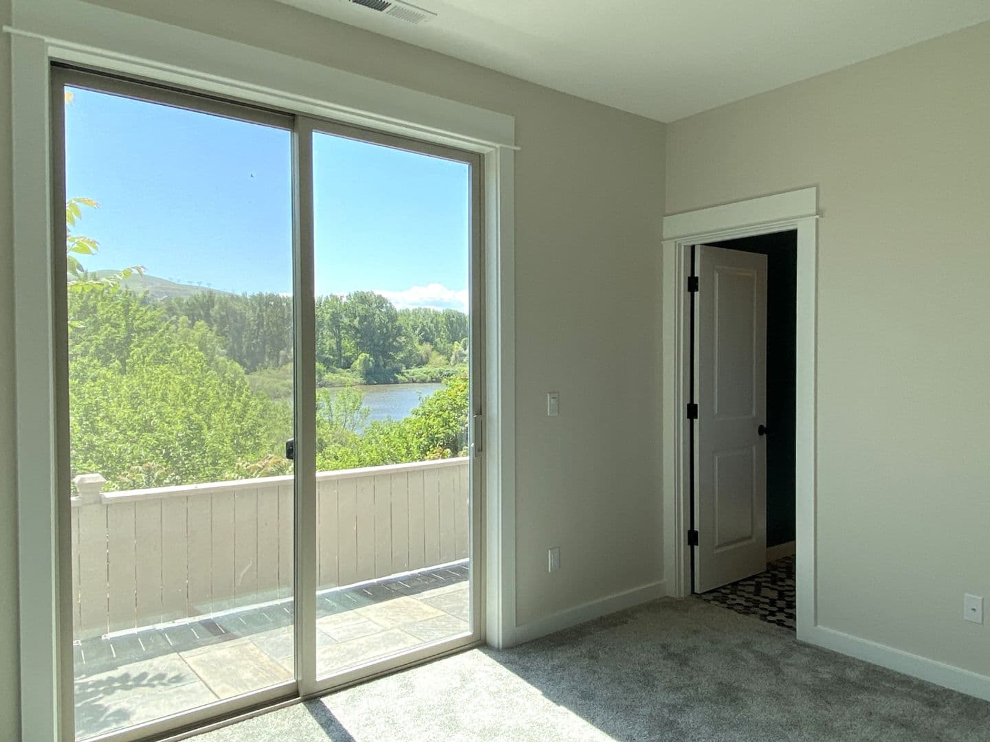 The Dalles House: 112 Southshore Ave