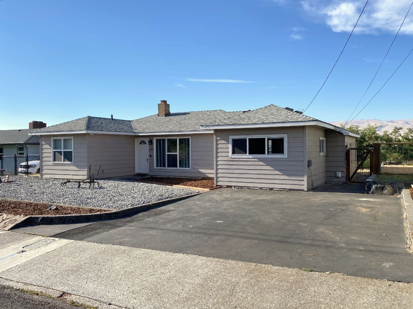 The Dalles House: 2207 E 10th St