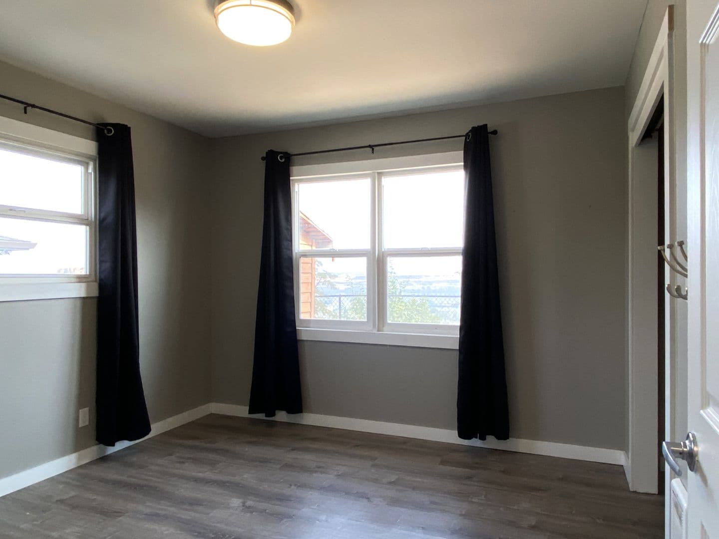 The Dalles House: 2207 E 10th St