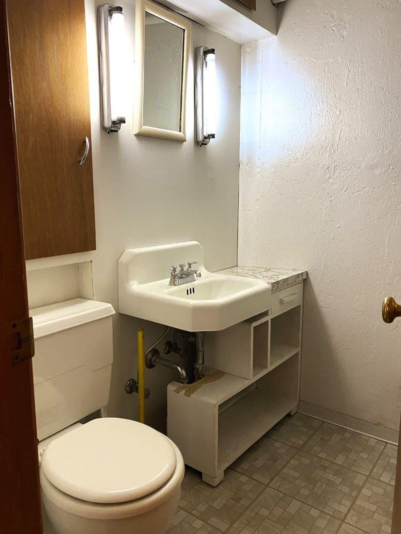 The Dalles House: 716 E 14th St