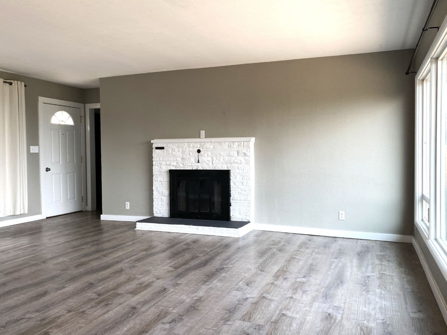 The Dalles House: 2207 E 10th St