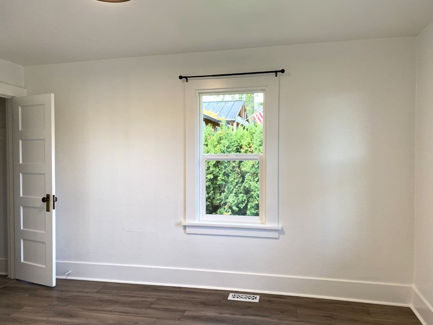 The Dalles House: 1222 E 8th St