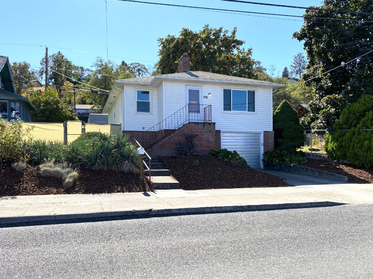 The Dalles House: 716 E 14th St